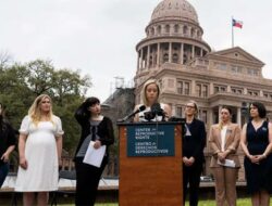 Amanda Zurawski salah wanita di balik gugatan yang meminta Texas untuk mengklarifikasi undang-undang aborsi. Sara Diggins untuk American-Statesman/USA Today Network via Reuters