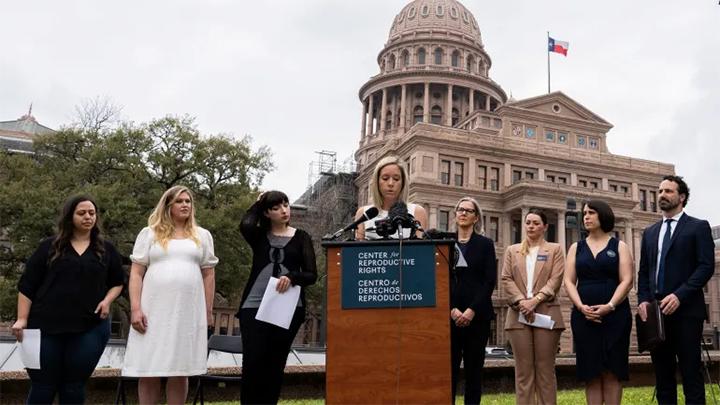 Amanda Zurawski salah wanita di balik gugatan yang meminta Texas untuk mengklarifikasi undang-undang aborsi. Sara Diggins untuk American-Statesman/USA Today Network via Reuters