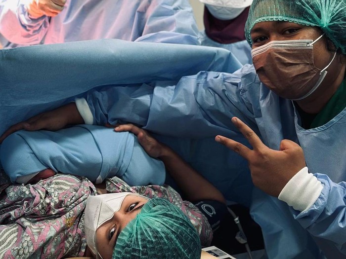 Marshel Widianto dan Cesen Eks JKT48 dikaruniai anak pertama. (Foto: instagram)