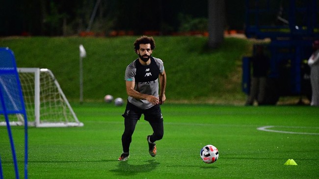 Mohamed Salah sedang menjalani latihan fisik sebelum sahur saat menjalani puasa Ramadhan. (Giuseppe CACACE / AFP)
